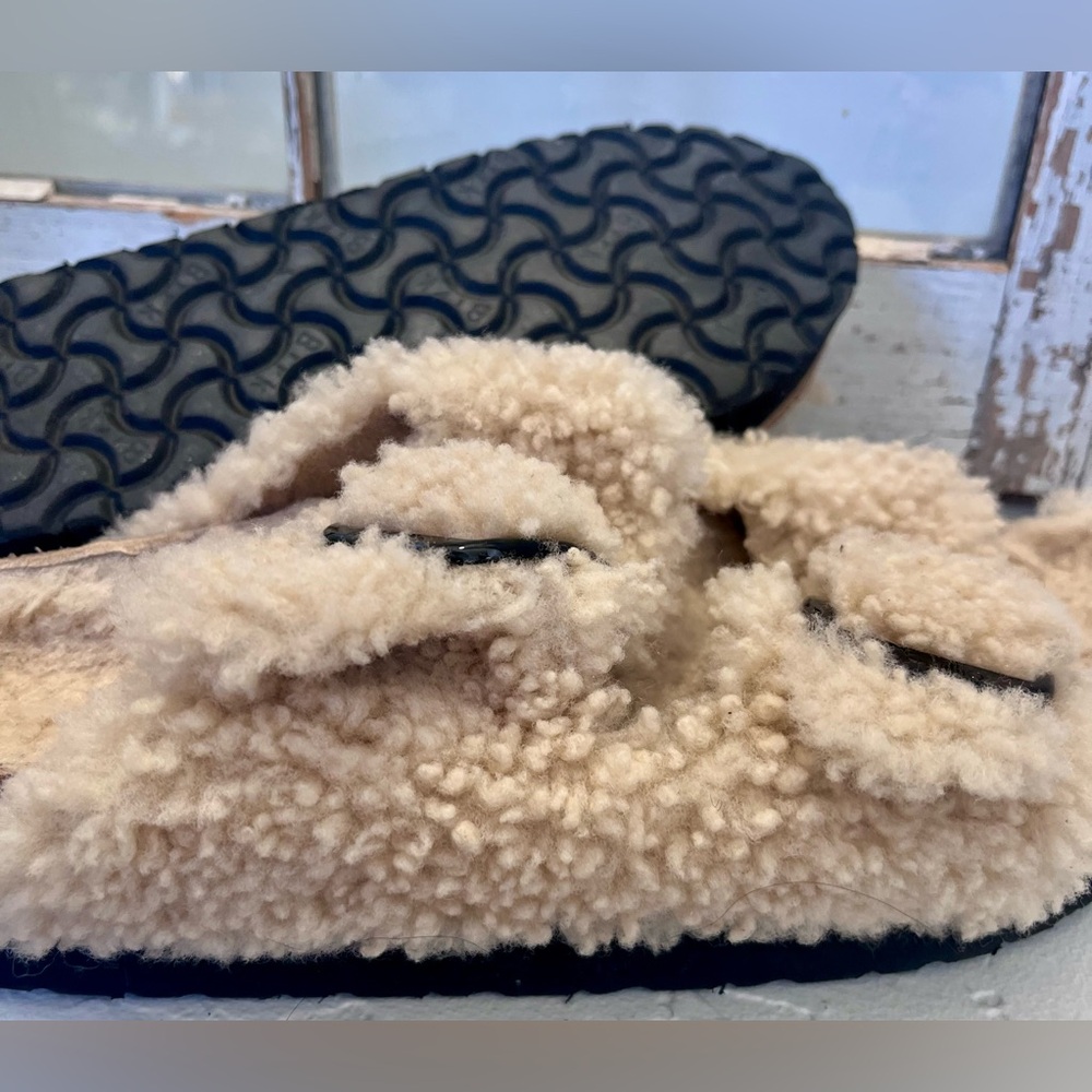 PAPILLIO  Birkenstock BIG BUCKLE PLATFORM SHERPA SANDALS - Picture 4 of 8
